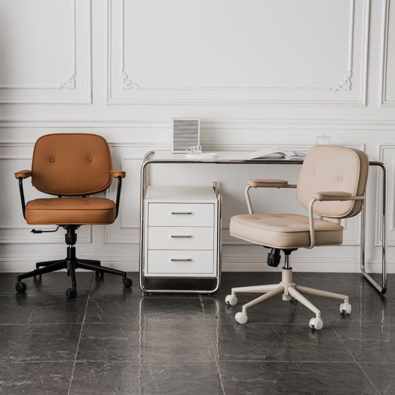 Les roues de chaise de bureau à armes fixes contemporaines comprenaient une chaise de conférence pour le bureau