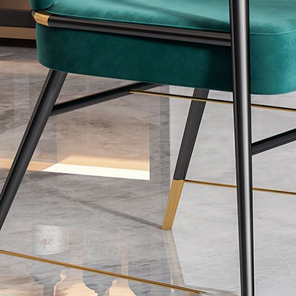 Sedia da pranzo in velluto in stile nordico sedie da pranzo in metallo per uso del ristorante