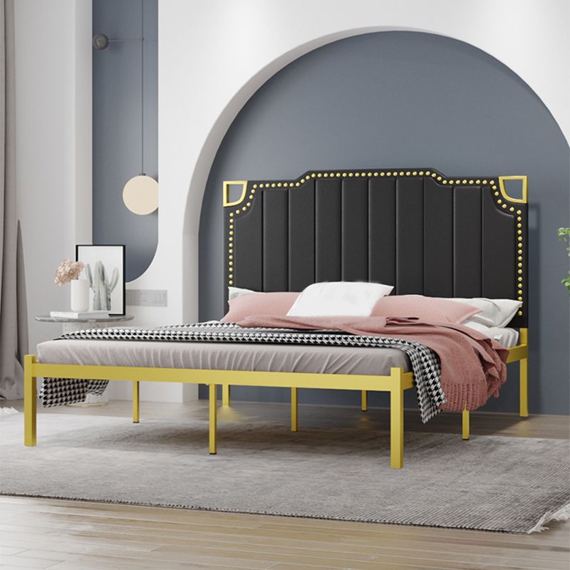 フェイクレザーステップヘッドボードとネイルヘッドトリム付きアイアンベッド