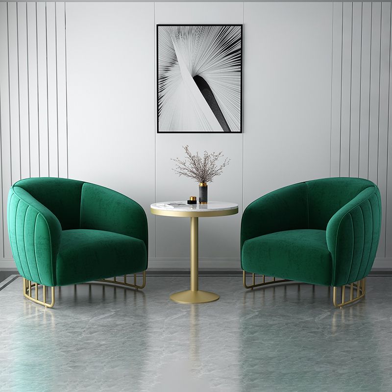 Velvet Barrel Accent Chair 29.52 "Laissez les bras de large inclus chaise avec des jambes en fer doré