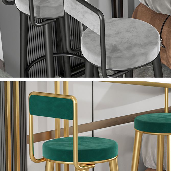 Sgabelli da bar rotondi imbottiti glam con poggiapiedi