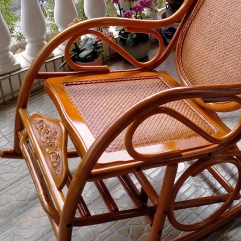 Traditionele schommelstoel Rattan Frame Solid Color Inbuilt-in armleuning Indoor schommelstoel