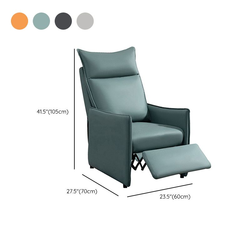 Posizionamento della poltrona a serio in pelle in pelle con finta reclinabile