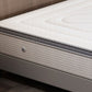 Eigentijdse lage matras inbegrepen bedframe grijs gestoffeerd getuft bed met 3 laden
