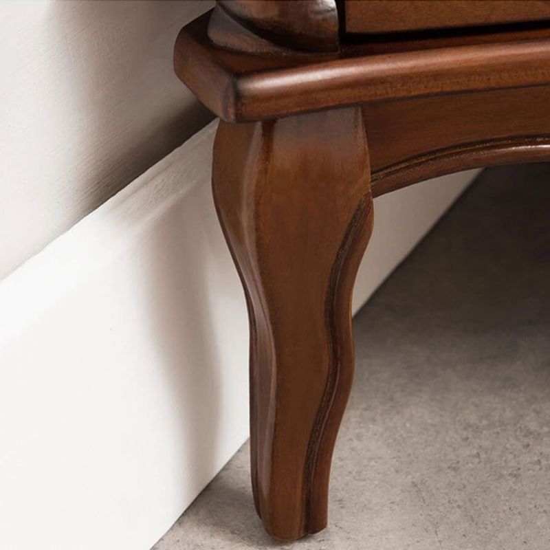 Hedendaagse massieve houten hoekkist, bruine accentkist met planken