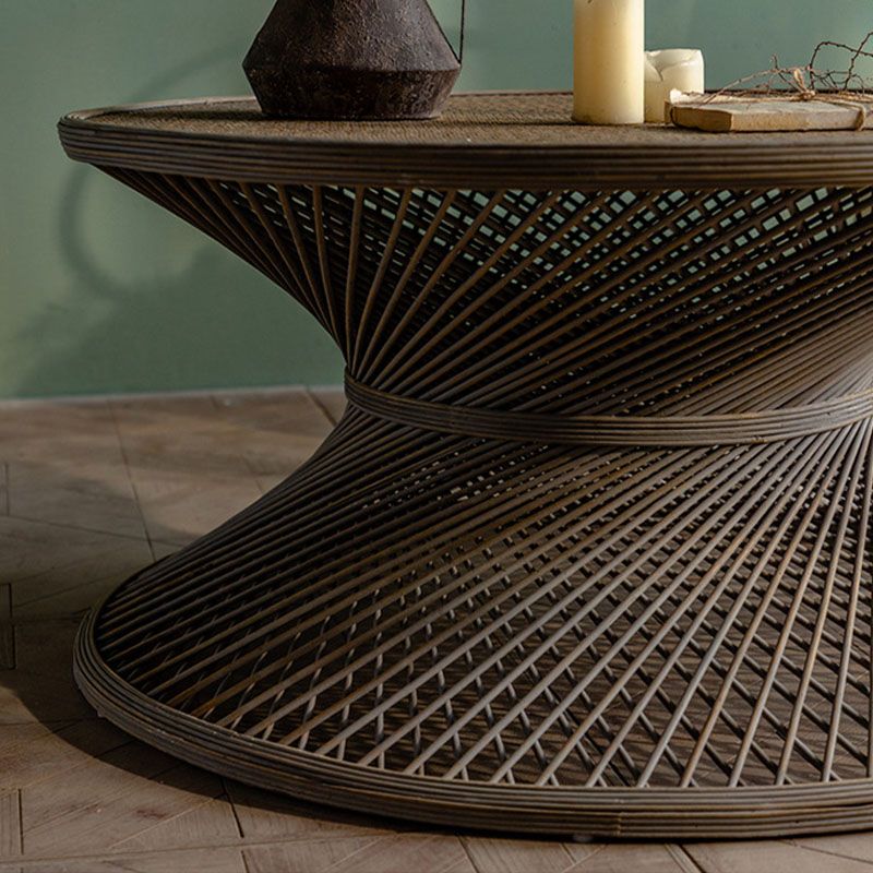 Table d'appoint de style country français avec base de cadre en bois massif vieilli rond