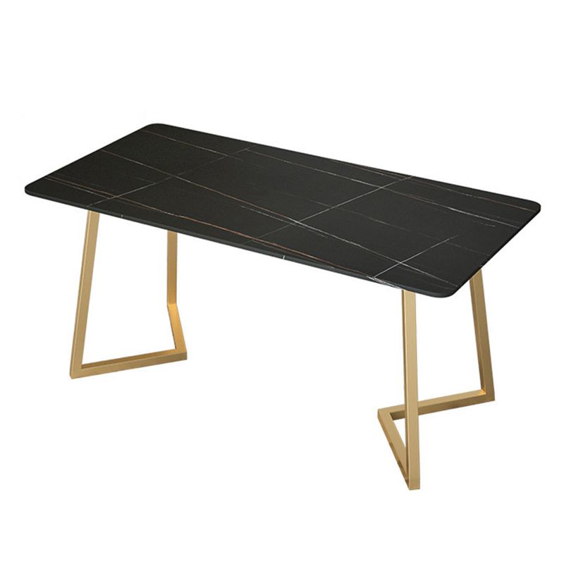 Mesa de comedor de piedra Top Table contemporánea con base de trineo en oro