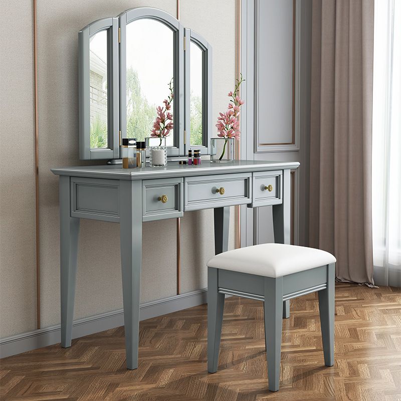 Traditional 3-piece Mirrored Vanity Set 3 Storage Drawers Dresser Clearhalo 'Bedroom Furniture' 'furn' 'furn_makeup_vanities' 'Furniture' 'Makeup Vanities' 'makeup_vanities' 1200x1200_0e03e9c8-e6d6-47eb-b372-1f85684e2db2