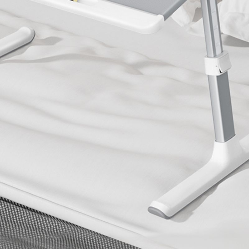 Scrivania contemporanea per la scrivania a forma di base con gambe metalliche