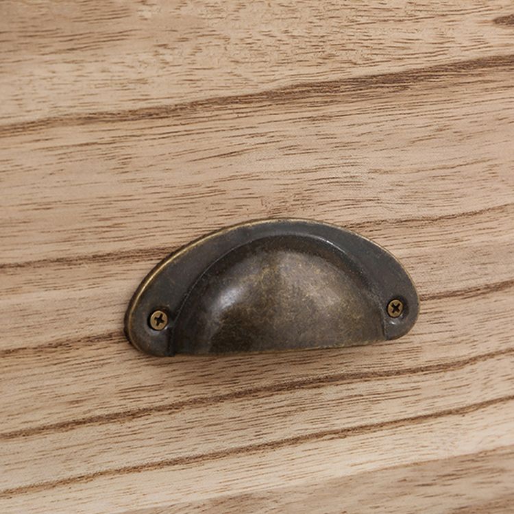 Coffre d'accent contemporain avec des tiroirs et des paniers en naturel