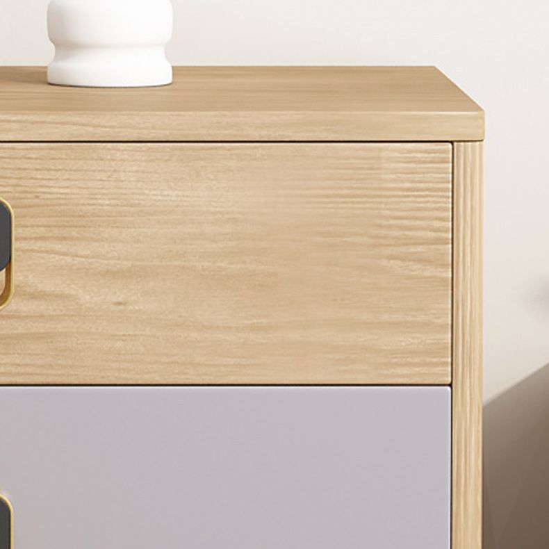 Coffre en bois moderne avec des jambes droites et des tiroirs accent coffre