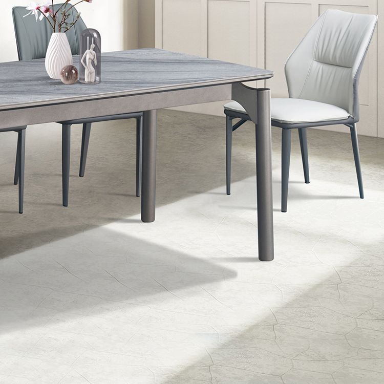 Chaise d'accélération simple moderne chaise à manger en faux cuir avec base en métal pour le salon