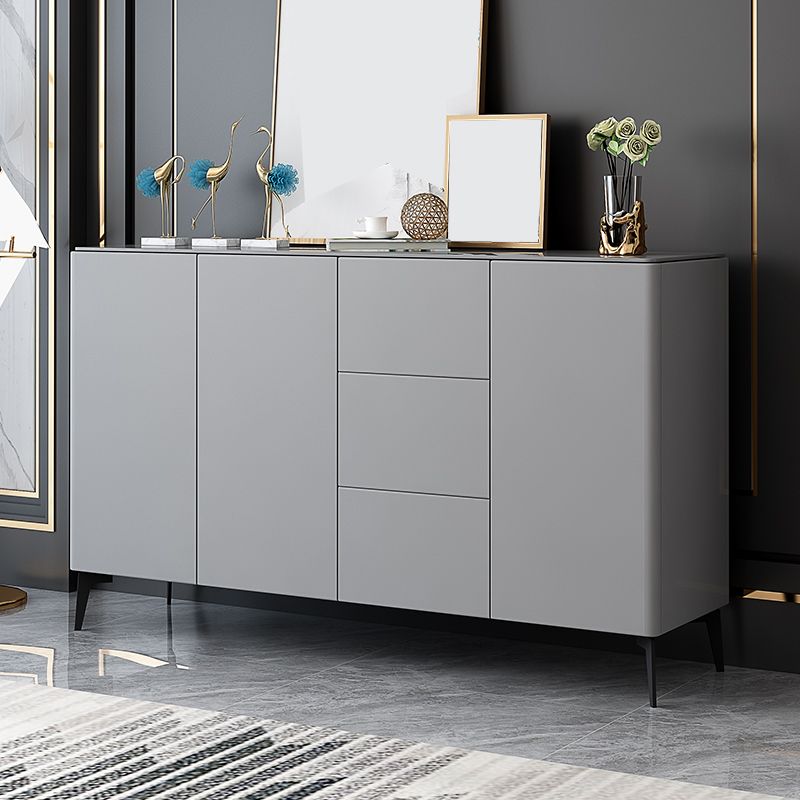 Cuffe da pranzo in legno in stile glam con armadi e cassetti