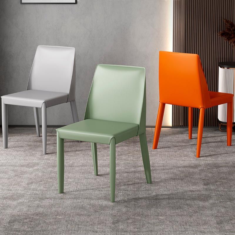 Muebles modernos de silla de comedor de cuero con patas de acero en acabado mate para el hogar