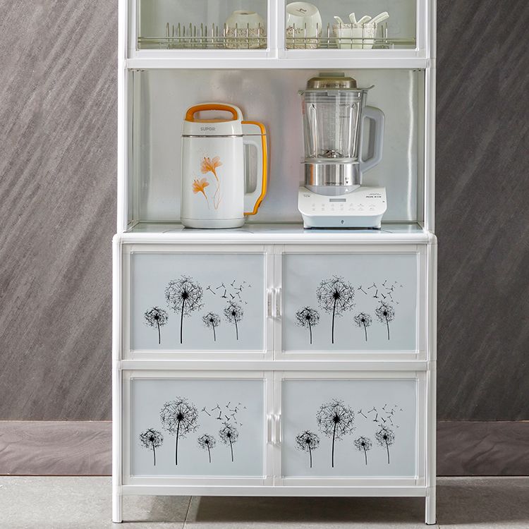 Sala da pranzo moderni mobili a buffet vetro e deposito