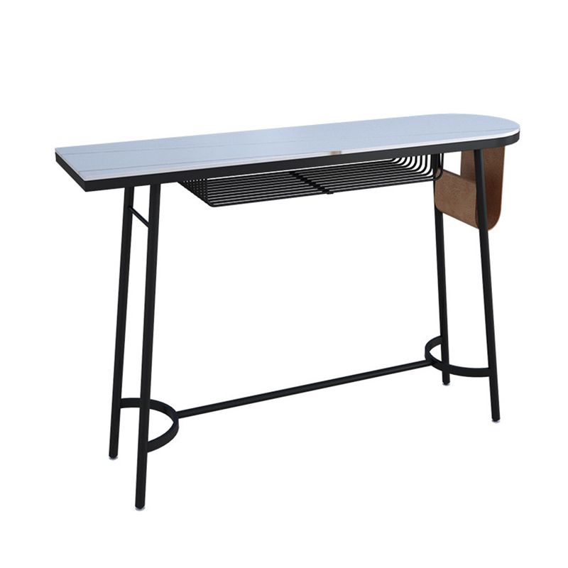 Scriva da bar del bistrot bar tradizionale in pietra di lussuoso bar con base di cavalletto