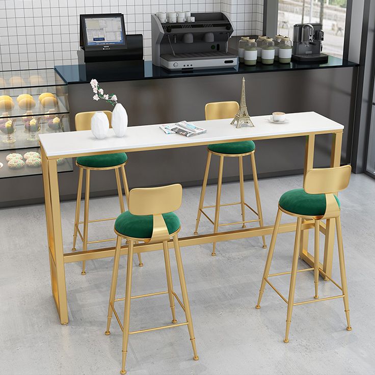 Taburete de tela de taburete de barra de glam metal con patas doradas en acabado mate