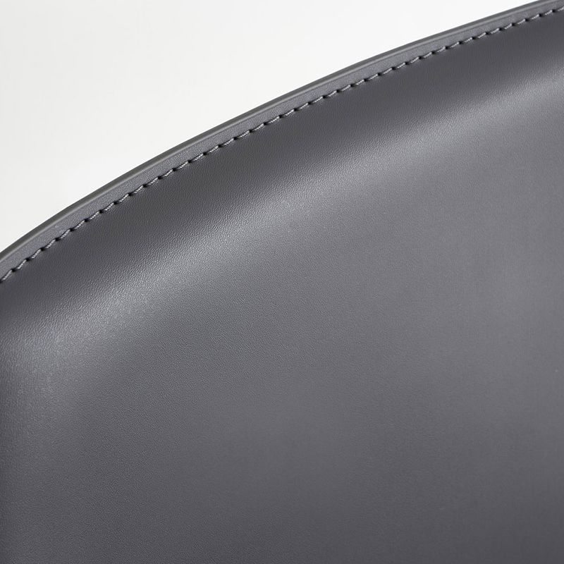 Sgabelli da bar in stile in pelle finta con lo schienale