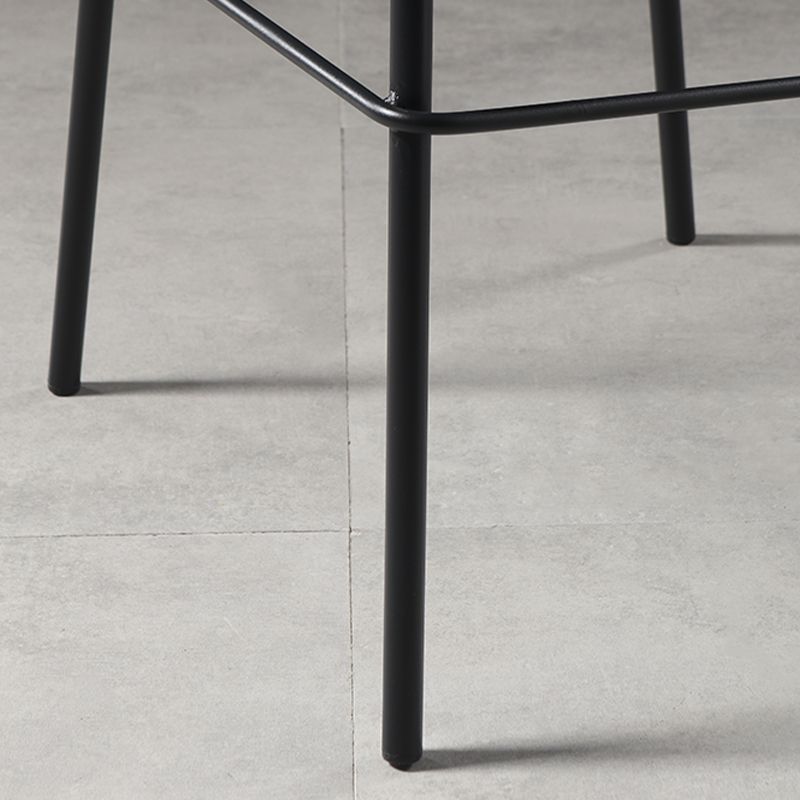 Eigentijdse rugleuning faux lederen armloze barkruk met voetsteun