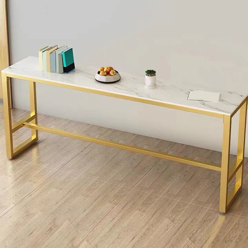 Bartafel van wit gesinterd steen, goud en metalen onderstel