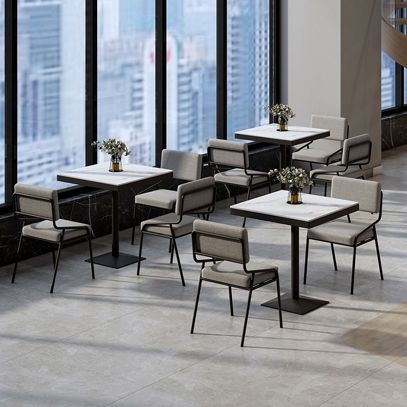 Table à manger carrée industrielle en métal