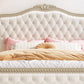 Queen Size Victoriaans houten bedframe getuft gestoffeerd standaardbed in beige