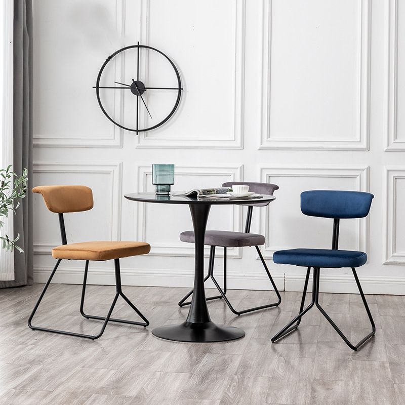 伝統的な布張りのダイニングチェアキッチンダイニングアームレスチェア