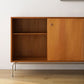 Sideboard a buffet a buffet in stile contemporaneo con armadi e cassetti
