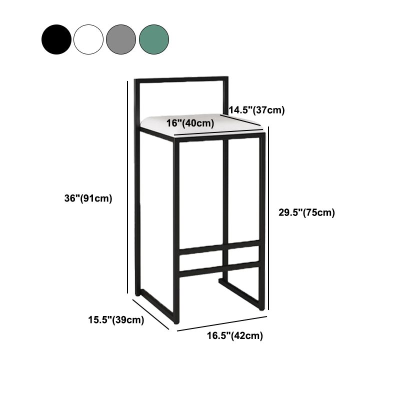 Negozio di gioielli contemporanei con bancono