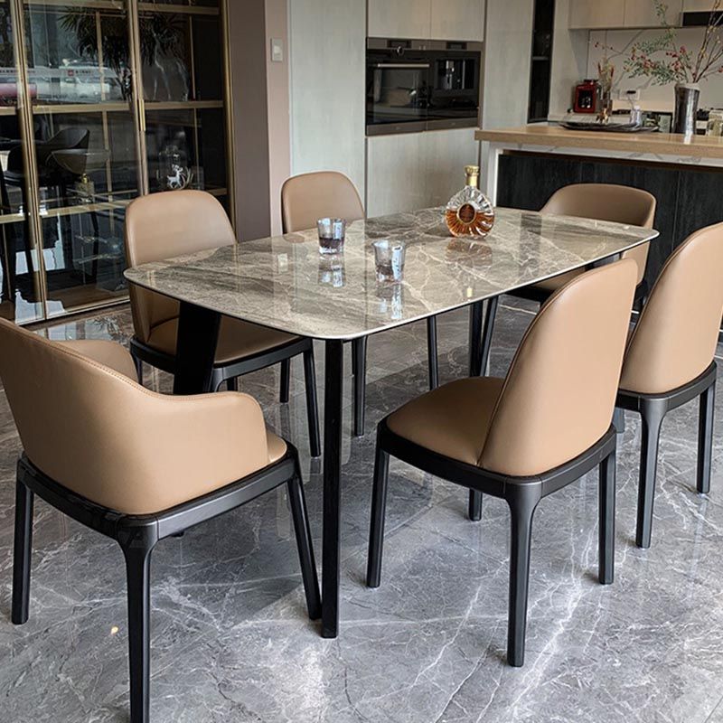 Eigentijdse stenen eettafel rechthoek eettafel met 4 houten benen in zwart