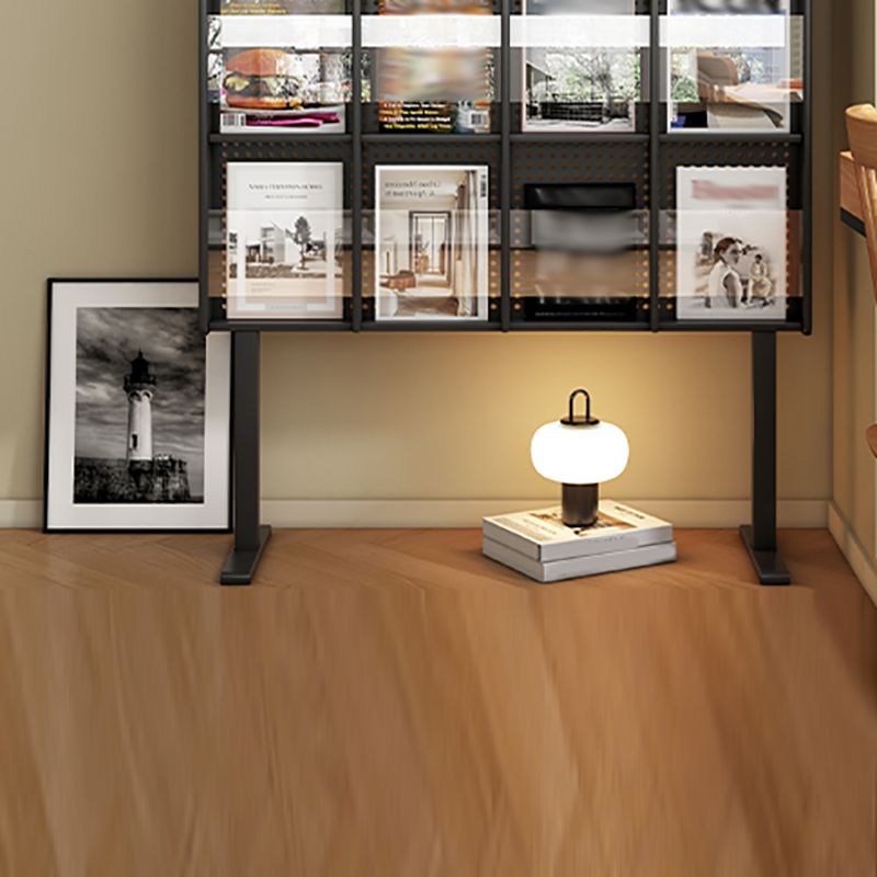 Style moderne a fermé la bibliothèque standard de bibliothèque avec étagères avec étagères