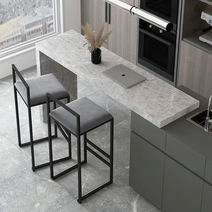 メタルアームレスダイニングスツールは、クッション付きの現代的なバースツール