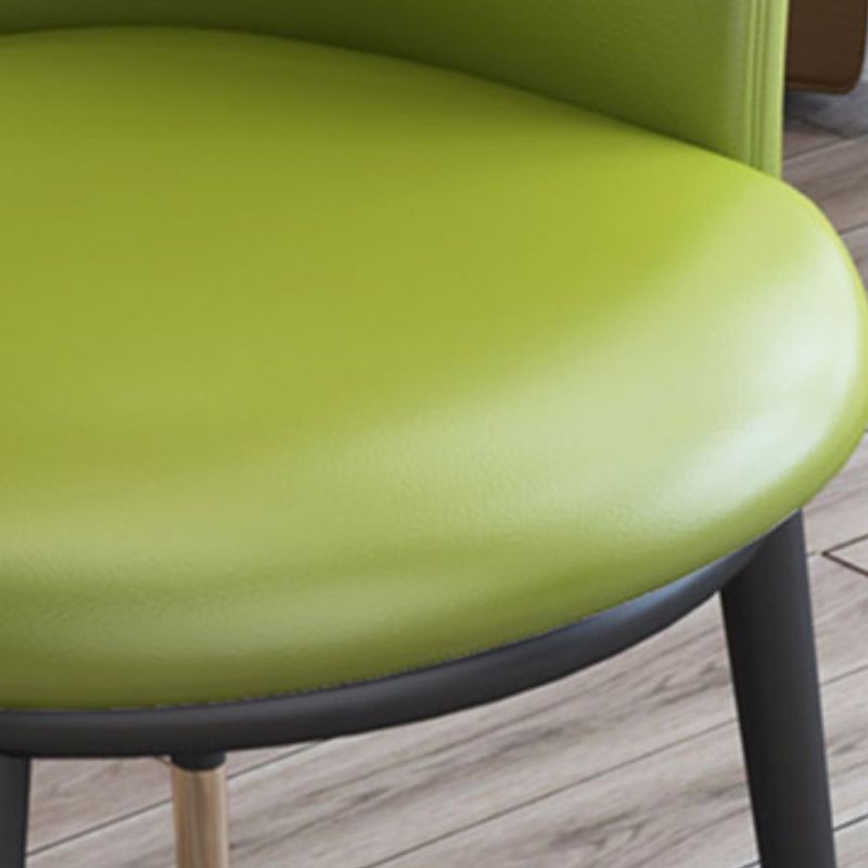 Armini in stile moderno includeva poltrona accento in legno in finto