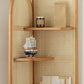 Hoek Scandinavische boekenkast Wooden gesloten achterste boekenplank met planken