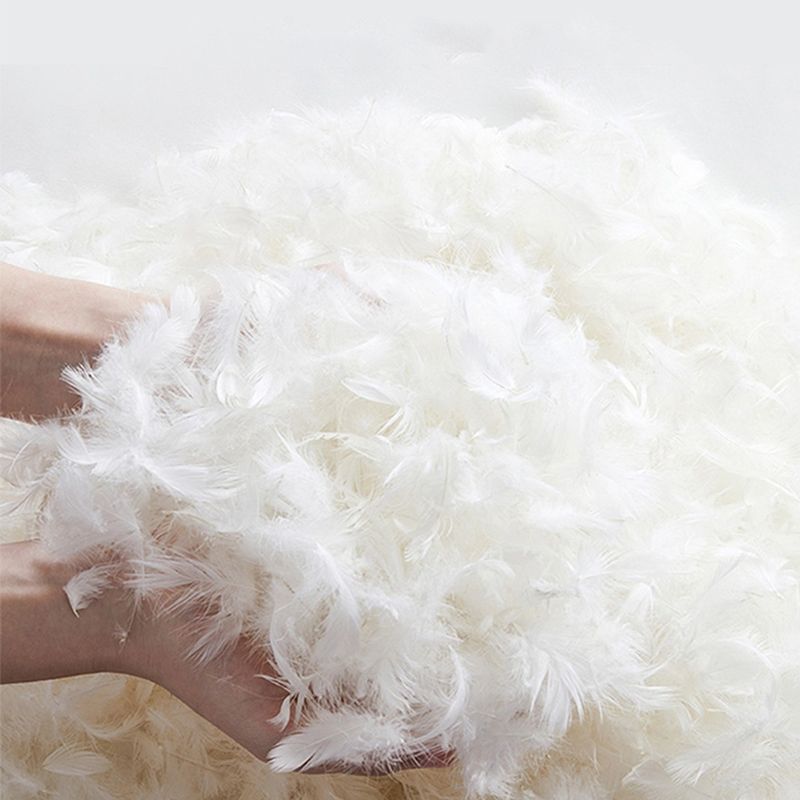 Sala de estar moderna de cojines blancos