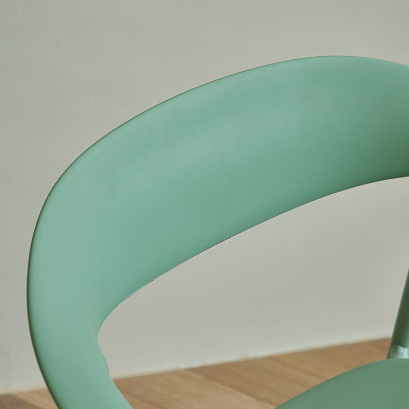 Silla de plástico de silla trasera abierta moderna con base de metal