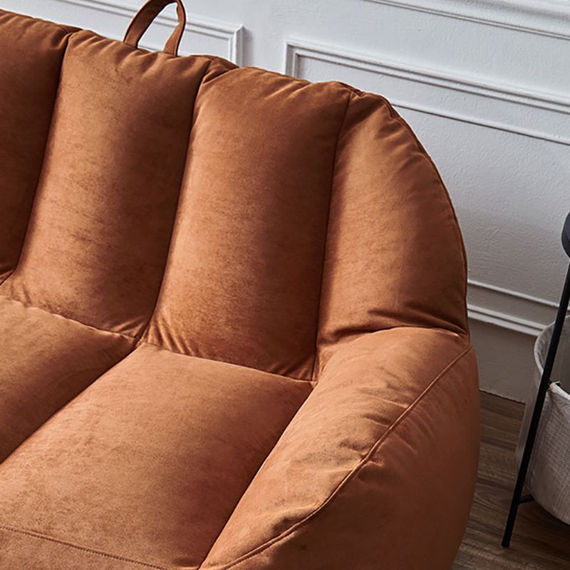 リビングルーム用のモダンなマイクロスエード湾曲フレアアームソファ27.55 "w