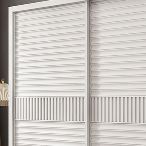 Weißer Schiebetschrankschrank mit Regalen Holzgarderobe Armoire