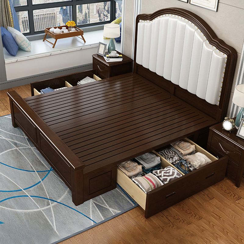 Eigentijds bedframe rubberen houten paneelbed met gestoffeerd hoofdeinde