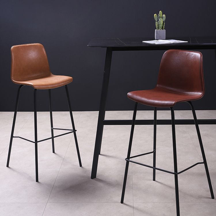 Industrial Black Metal Counter Stools Low Back Indoor Bar Stool with Bucket Seat Clearhalo 'Bar Furniture' 'Bar Stools' 'bar_stools' 'furniture_bar_stools' 'Kitchen & Dining Furniture' 'kitchen&dining_furn' 'kitchen' 'kitchen_furn' Furniture' 1200x1200_1421fb5f-59de-4ca2-9450-344afef4eaf4