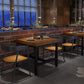 Table de bois en pin industriel pour table à manger au restaurant avec base de chevalet en noir