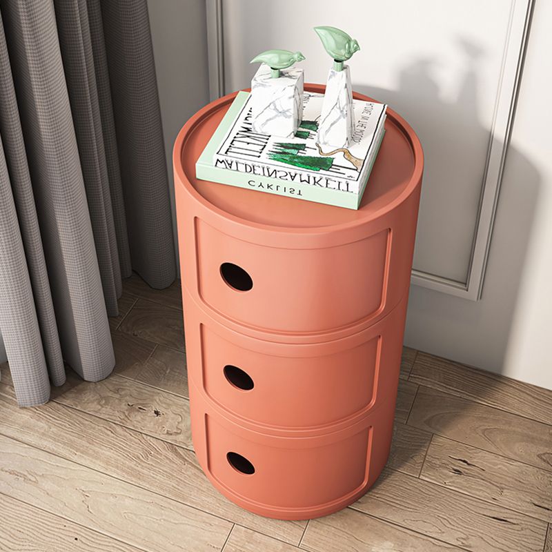 Los gabinetes incluyen la mesa de metal de la cabaña de la noche para el dormitorio