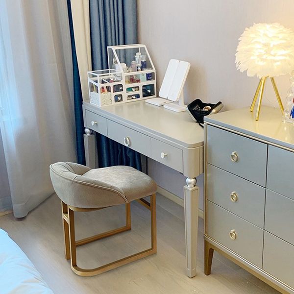 Tavolo da scrivania per trucco a 3 cassetti in legno massiccio grigio con set di sgabelli