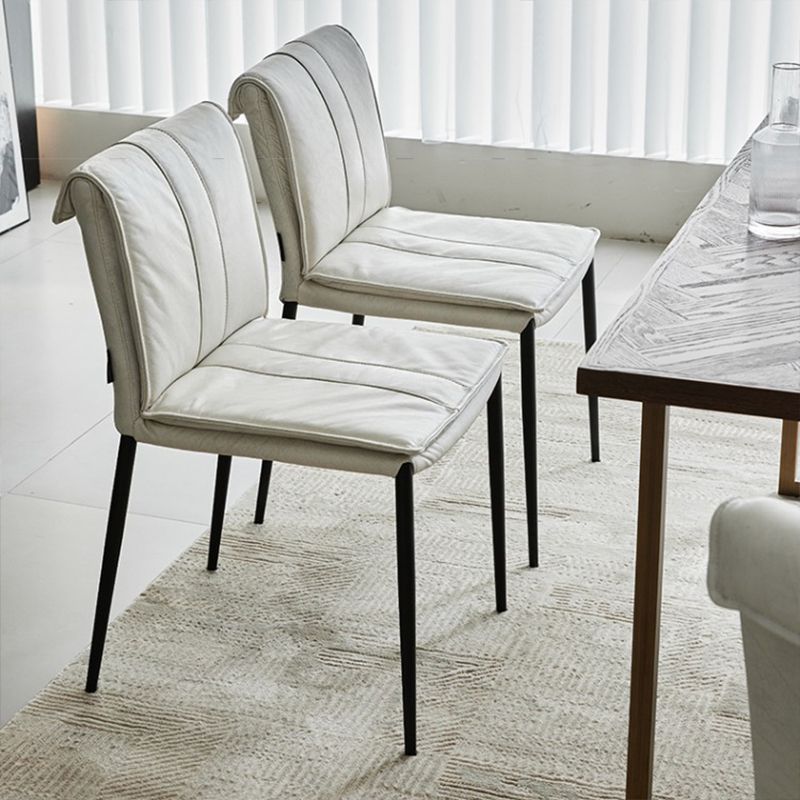 Silla lateral de estilo moderno silla de comedor tapizada con base de metal