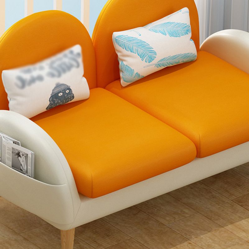 Divano retro con cuscino in pelle finta con spazio per soggiorno e appartamento