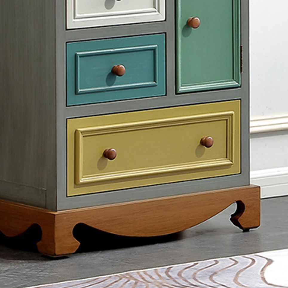 Armoire à accent industriel armoire artisanale en finition antique