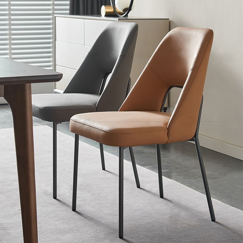 Silla lateral abierta para el hogar de cuero sintético silla de comedor moderna con piernas negras