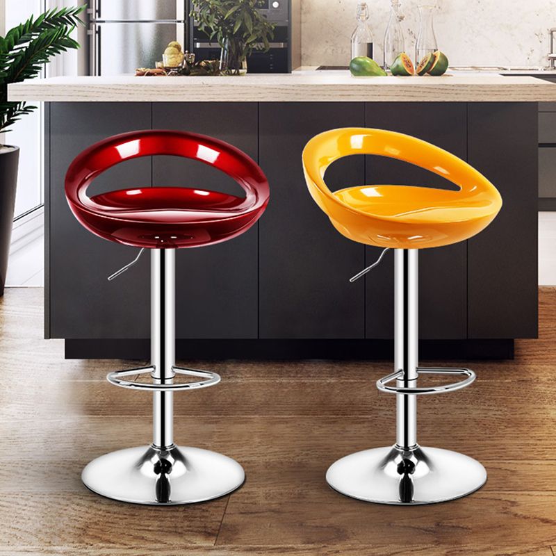 Sgabello moderno di plastica in plastica in plastica inoltre regolabile con poggiapiedi