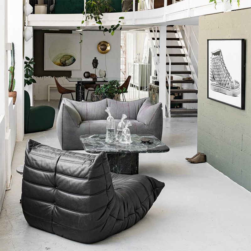 Asiento estacionario de cuero con sofá de 40 "de ancho con mechones divididos con mechones.