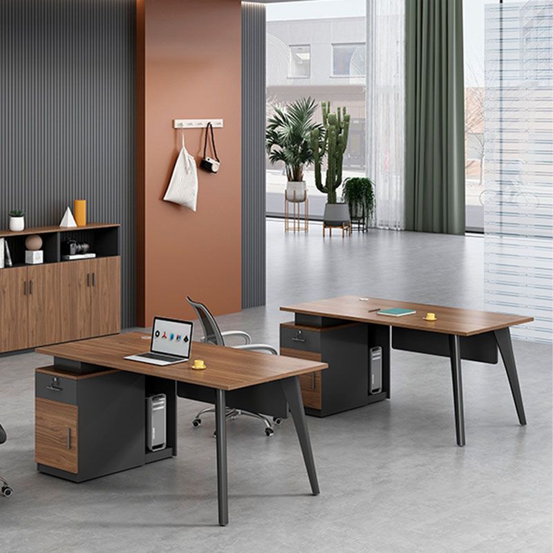 Madera de escritura de oficinas de forma rectangular con patas de metal en natural/marrón